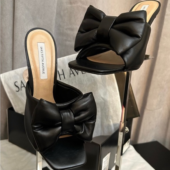 LSaks 5th Avenue High Heel Sandals. 7M. Black Leather. - Picture 4 of 6